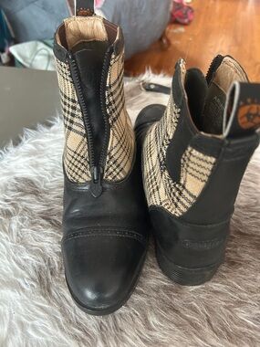 Ariat Black Leather & Tan Plaid Front-Zip Chelsea Booties